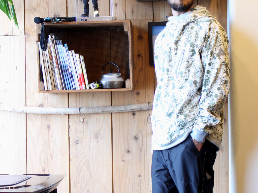 and wander 2019年秋冬新作アイテムより 「splatter print シリーズ」