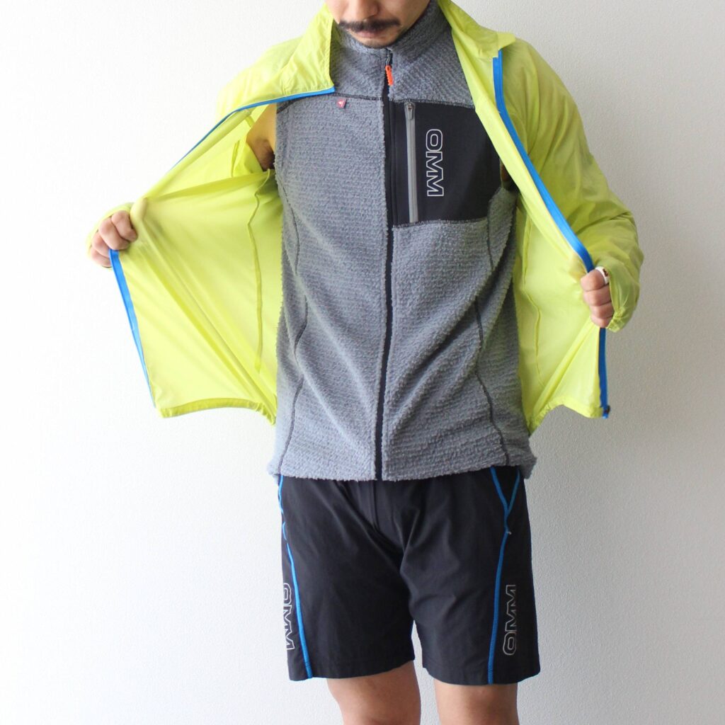 端境期にも使いやすいOMM Core Zipped Vest