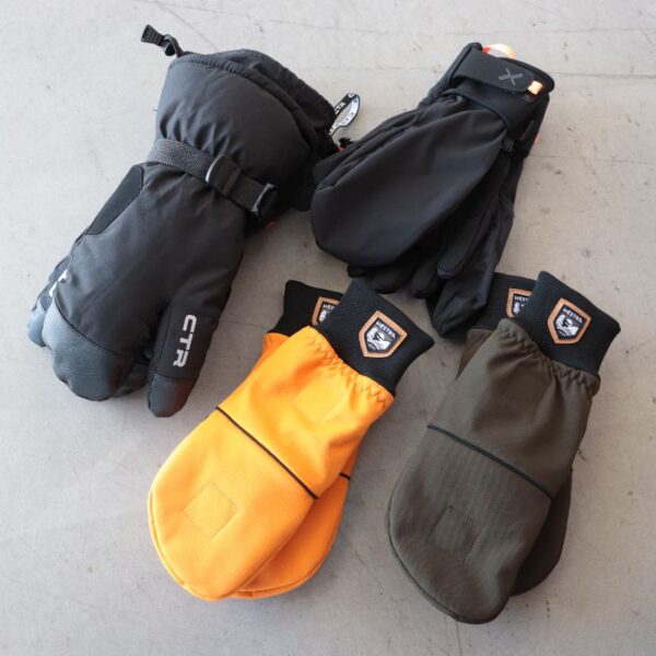 今年もユニークなグローブ揃ってます！