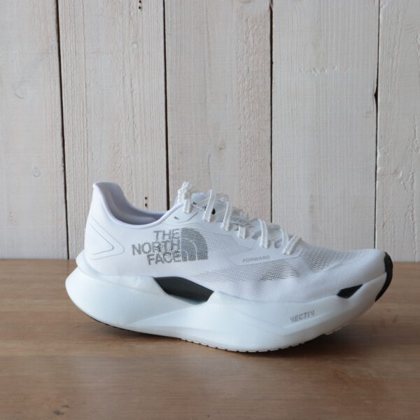 今季大注目のロードシューズその①！ THE NORTH FACE  VECTIVE FORWARD