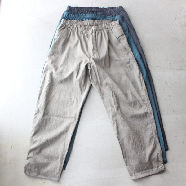 都会とフィールドを跨ぐ、洗練された一本  GOLDWIN MT Gany Light Tapered Pants