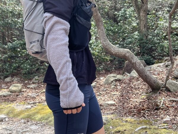 季節の端境期には 山と道 Light Alpha Sleeves が超おススメ！